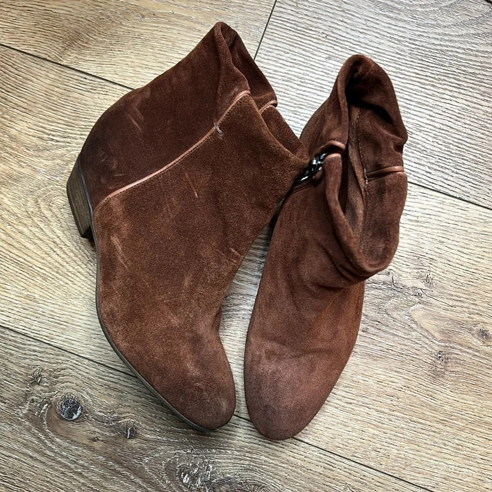 NWOB Fortezza Made in Italy Brown Suede Booties Size 39/8.5
